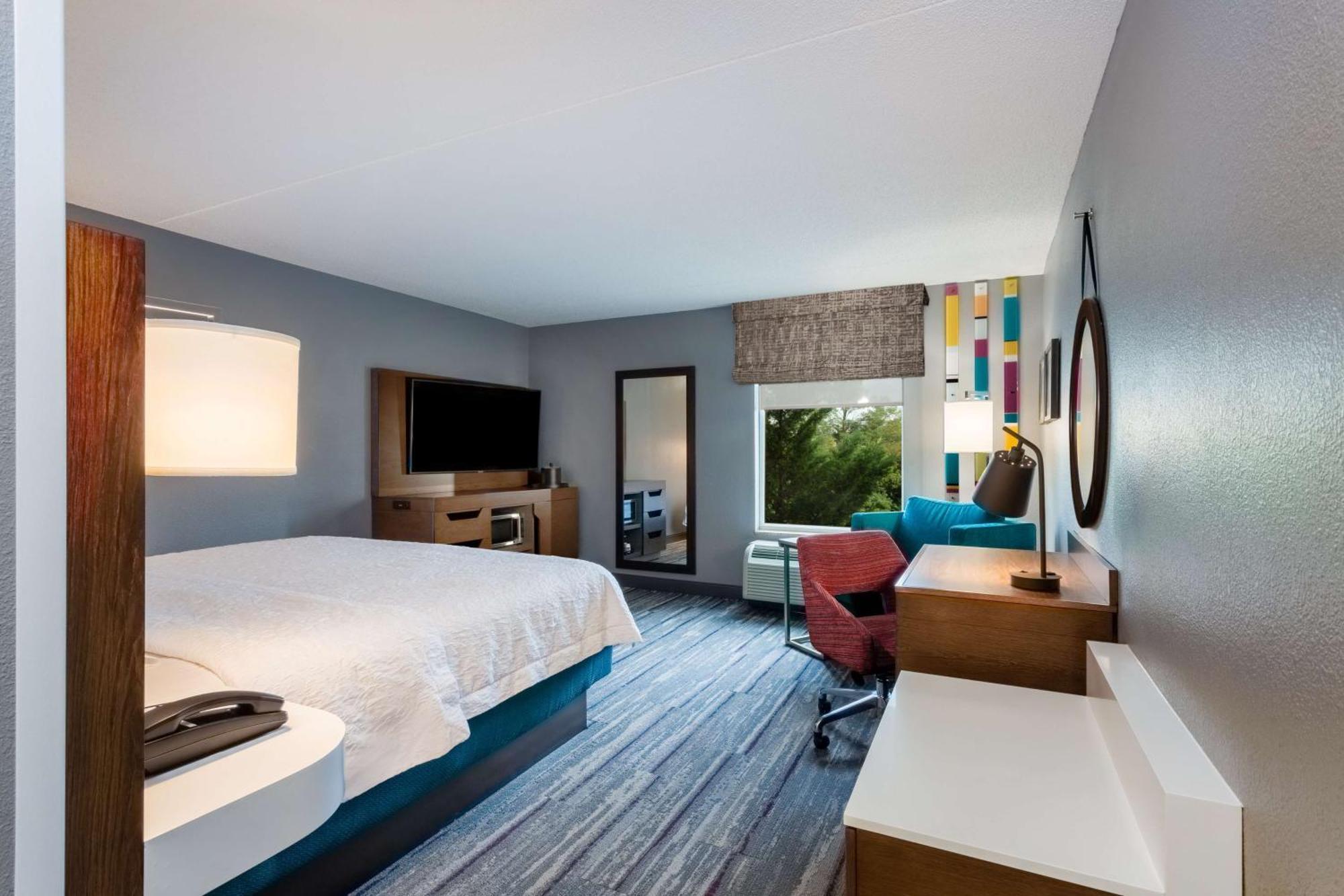 Hampton Inn & Suites Herndon-Reston Exterior photo