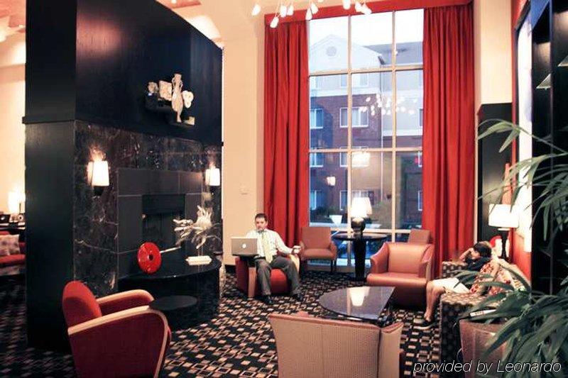 Hampton Inn & Suites Herndon-Reston Interior photo