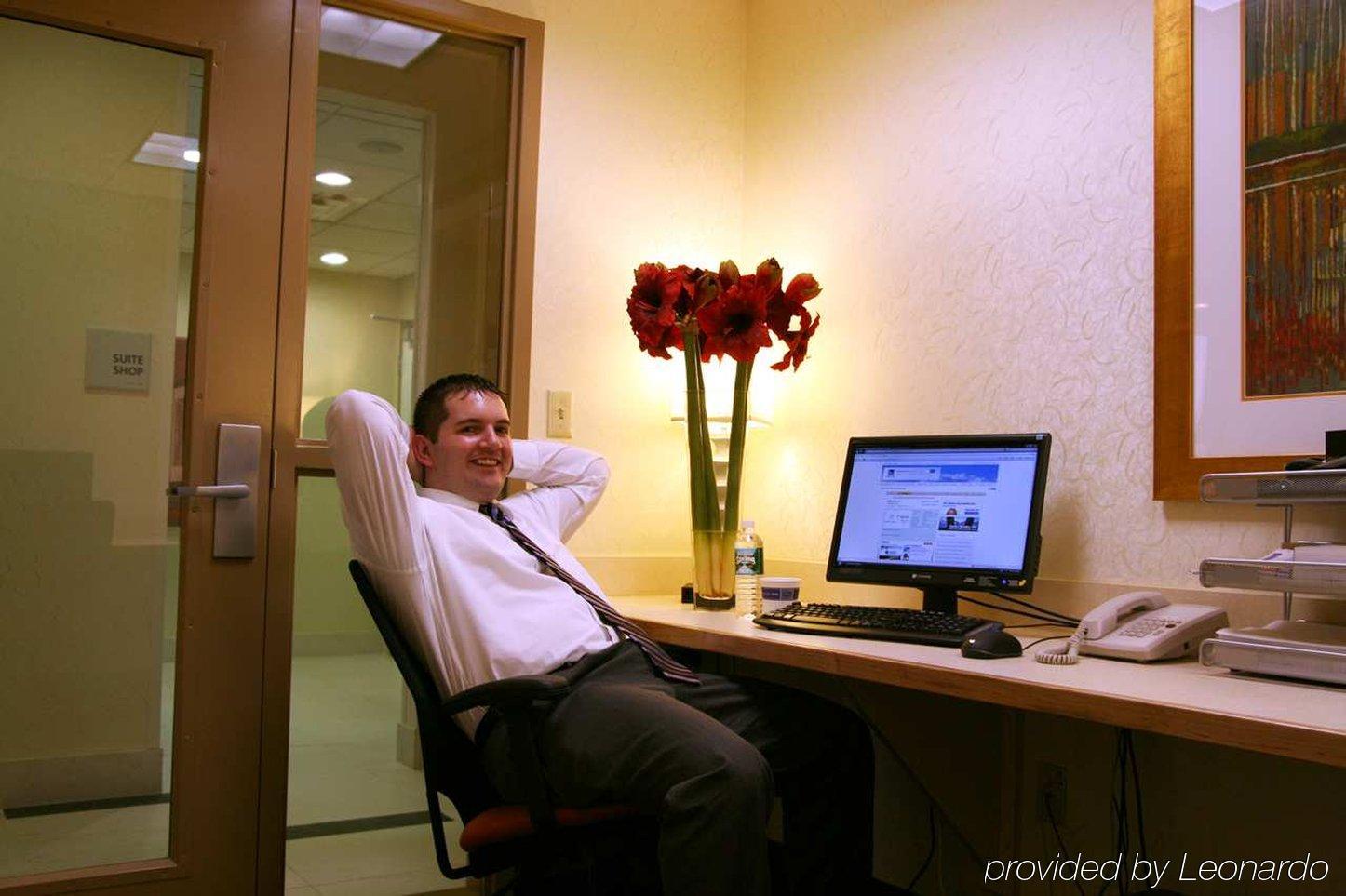 Hampton Inn & Suites Herndon-Reston Room photo
