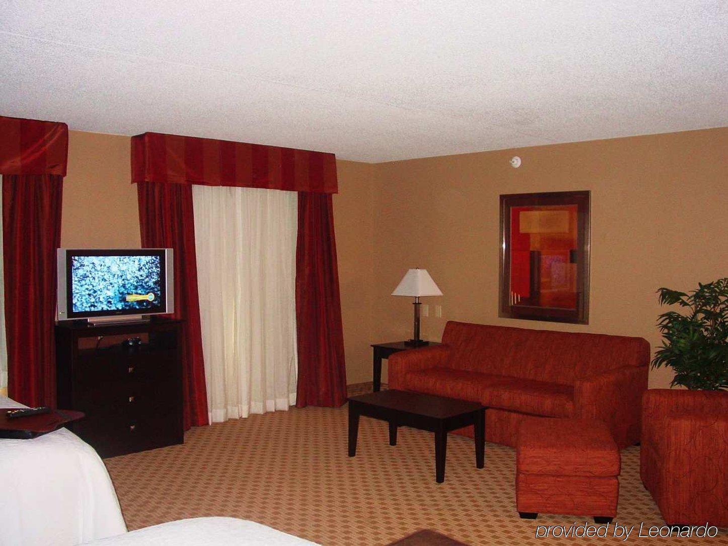Hampton Inn & Suites Herndon-Reston Room photo