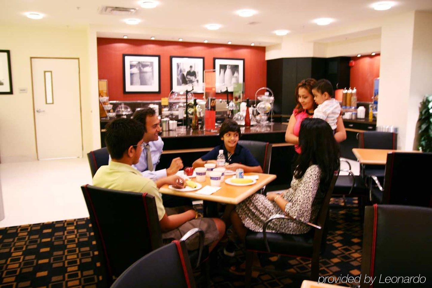 Hampton Inn & Suites Herndon-Reston Restaurant photo