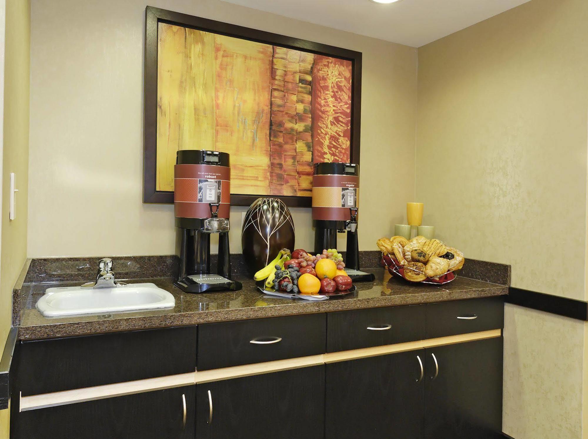 Hampton Inn & Suites Herndon-Reston Room photo