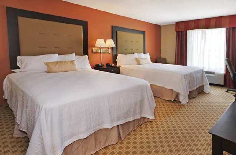 Hampton Inn & Suites Herndon-Reston Room photo